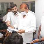 10वीं, 12वीं के टॉपर्स को कोरबा के कलेक्टर ने दिया लैपटॉप