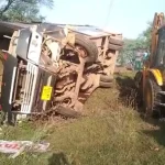 तिल्दा :आंगनबाड़ी छत की क्रांकीट गिरने से आधा दर्जन बच्चे हुए घायल, हॉस्पिटल में चल रहा इलाज