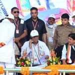 वंदे भारत  ट्रेन में छाता लिए दिखा लोको पायलट… जानिए इस वायरल फोटो की सच्चाई