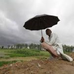 राजधानी में ऑटो में फंदे पर लटकी मिली युवक की लाश, इलाके में दहशत माहौल