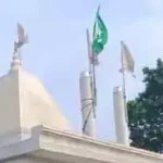 PM मोदी ने मैक्रों को चंदन की लकड़ी से बना सितार दिया उपहार में, फर्स्ट लेडी ब्रिगिट मैक्रॉन को भी दिया खास तोहफा