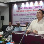 लाइव टीवी में राजनीतिक टॉक शो में दो दिग्गज नेता आपस में भिड़े, एक -दूसरे पर जमकर बरसाएं थप्पड़
