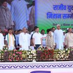 मुख्यमंत्री ने सांसद राहुल गांधी का राजधानी रायपुर के स्वामी विवेकानंद विमानतल पर पहुंचने पर पुष्पगुच्छ से किया स्वागत