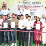 रायपुर पहुंचे पीएम मोदी, मंत्री अमरजीत भगत ने एयरपोर्ट में किया स्वागत