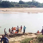 भाटापारा : मध्यान्ह भोजन खाने के बाद एक के बाद एक 15 बच्चों की बिगड़ी तबियत, मचा हड़कंप