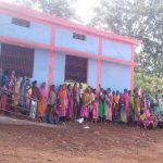 दंतेवाड़ा में कांग्रेस प्रत्याशी छविंद्र कर्मा ने सपरिवार किया मत का प्रयोग