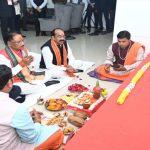 LIVE : शपथ ग्रहण समारोह में पीएम मोदी ने पूर्व सीएम भूपेश बघेल से की मुलाकात