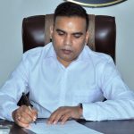 डॉक्टर्स की लापरवाही के कारण छत पर हुई महिला की डिलीवरी,मृत बच्चे को दिया जन्म