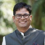 कांग्रेसी दुपट्टानुमा बल्बों की रोशनी से अतिथियों एवं श्रद्धालुओं की स्वागत में जुटा प्रशासनिक अमला एवं मेला समिति.
