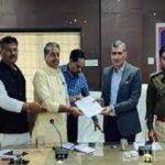 हल्द्वानी हिंसा: 6 लोगों की मौत, 100 से अधिक पुलिसकर्मी घायल, दुकान-स्कूल बंद
