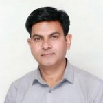 पांच दिन बाद पूर्व मंत्री के घर से निकली IT टीम, सील किया गया फरार कारोबारी का घर