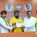 चुनाव आयोग ने पीएम मोदी और राहुल गांधी के चुनावी भाषणों के मामले पर कांग्रेस – भाजपा को भेजा नोटिस