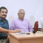रविवि के अर्थशास्त्र अध्ययनशाला ने मनाया आर्ट ऑफ गिविंग दिवस, हेल्पिंग द हेल्प के अवसर पर सफाई एवं अन्य कर्मचारियों को सम्मानित किया