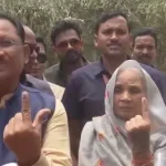जशपुर मतदान केंद्र से आई बड़ी खबर,पोलिंग बूथ में वोट डालने आए बुजुर्ग की मौत