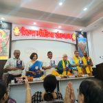 सिरसा लोकसभा में प्रचार के दौरान तखती लेकर कुमारी शैलजा के ख़िलाफ़ किया प्रदर्शन