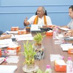 शत्-प्रतिशत श्रमिकों को मिले शासन की योजनाओं का लाभ : श्रम मंत्री श्री देवांगन