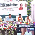 चिप्स के पैकेट में मिला मरा हुआ मेंढ़क ,नौ महीने की बच्ची खा चुकी थी कुछ चिप्स; जांच के आदेश