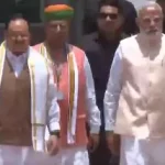संसद भवन के सेंट्रल हॉल में नीतीश कुमार ने छुए नरेंद्र मोदी के पैर, Video Viral