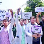 केंद्रीय राज्य मंत्री तोखन साहू ने भूतेश्वरनाथ मंदिर में किया दुग्धाभिषेक, की प्रदेशवासियों के खुशहाली और छत्तीसगढ़ के तरक्की की कामना