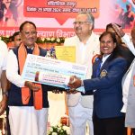 गुजरात में बारिश से हाहाकार, तीन दिनों में 26 लोगों की मौत, वडोदरा-जामनगर और द्वारका में भारी तबाही