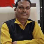 गरियाबंद : कलेक्टर को समस्या बताने मंच पर पहुंची बुजुर्ग महिला ने दिया आशीर्वाद