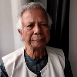 बांग्लादेश से चौंकाने वाले दृश्य इंटरनेट पर वायरल, किसी ने पहनी शेख हसीना की साड़ी तो कई लोग उनके बेड पर दिखे सोते हुए