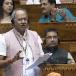 राजधानी में सब-इंस्पेक्टर रिजल्ट जारी करने की मांग को लेकर परीक्षार्थियों का अनूठा प्रदर्शन, कराया सामूहिक मुंडन