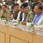 कमिश्नर ने स्थानीय लोगों के साथ व्हाट्सएप ग्रुप बनाने दिए पटवारी को निर्देश