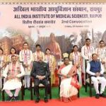 राष्ट्रपति द्रौपदी मुर्मु के हाथों इंजीनियरिंग के होनहार विद्यार्थियों को मिला स्वर्ण पदक