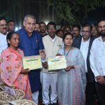 मांदर बजाते हुए कलाकारों के साथ थिरके मुख्यमंत्री साय,जनसंपर्क की छायाचित्र प्रदर्शनी को देखा और सराहा