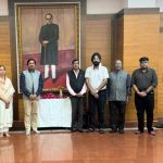 हिंदू एकता यात्रा निकाल रहे बागेश्वर बाबा धीरेंद्र शास्त्री पर हुआ हमला… फेंका मोबाइल, सीधे गाल पर लगा