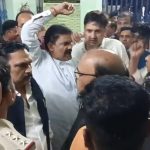 UP: लखनऊ एक्सप्रेस-वे पर खड़े ट्रक में घुसी टूरिस्ट बस, पांच की मौत; मथुरा से मुंडन कराकर लौट रहा था परिवार