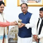यूपी में बड़ा सड़क हादसा: हाथरस में कंटेनर और मैक्स की भीषण टक्कर, हादसे में सात की दर्दनाक मौत, कई घायल