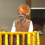 Maharashtra: राजभवन पहुंचे फडणवीस-शिंदे और अजित पवार, सरकार बनाने का दावा किया पेश, कल लेंगे शपथ