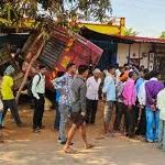 मनरेगा साइन बोर्ड की दीवार से टकराकर बाइक सवार की हुई मौत, एक युवक घायल
