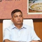 फटी जींस और शॉर्ट कपड़े पहनने पर नहीं मिलेगी एंट्री… सिद्धिविनायक मंदिर में लागू हुआ ड्रेस कोड