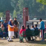 Prayagraj Traffic: भारत में लगा इतिहास का सबसे लंबा जाम, 300 किमी रूट पर भारी Traffic, पैदल चलने का बूता है तो आइए महाकुंभ