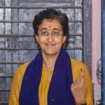 Bageshwar Dham: बाबा बागेश्वर की मां से मिले पीएम मोदी, खोली पर्ची; धीरेंद्र शास्त्री की शादी को लेकर यह बोले
