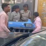 तनिष्क के शोरूम में फिल्मी स्टाइल में लूट: ज्वेलरी समेत 25 करोड़ पर मारा हाथ; स्टाफ-ग्राहकों के मोबाइल भी ले गए