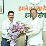 कमिश्नर महादेव कावरे ने मुंगेली में आवेदन लेने की व्यवस्था का किया निरीक्षण