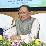 राज्यपाल रमेन डेका ने जिले के प्रशासनिक अधिकारियों की ली बैठक,शासकीय योजनाओं के प्रभावी क्रियान्वयन के लिए दिए आवश्यक निर्देश