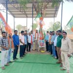 West Bengal: मुर्शिदाबाद में वक्फ कानून के खिलाफ प्रदर्शन के दौरान हिंसा, प्रदर्शनकारियों ने फूंकी गाड़ियां