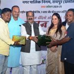स्वास्थ्य मंत्री जायसवाल सुबह 7 बजे पहुंचे डीकेएस अस्पताल ,अस्पताल में भर्ती बच्चों और महिला मरीजों से किया संवाद