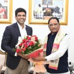 13 साल बाद मातोश्री पहुंचे राज ठाकरे, उद्धव ठाकरे को जन्मदिन की बधाई दी
