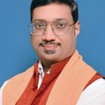 लाखो रुपये का टाउनहाल बना गौशाला व गैरेज,देखरेख के अभाव में हुवा जर्जर , बदबू से पड़ोसी परेशान 