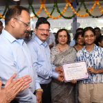 रायपुर को देश का चौथा स्वच्छ शहर बनाने में योगदान के लिए उप मुख्यमंत्री ने स्वच्छता दीदियों और सफाई कर्मियों को किया सम्मानित