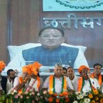 बस्तर में सुरक्षाबलों को मिली बड़ी सफलता, 21 नक्सलियों ने एसपी के सामने किया सरेंडर