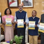 राज्यपाल डेका ने सरस्वती शिक्षा संस्थान को प्रदान किए चार ई-रिक्शे