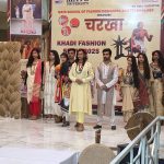 महंत कॉलेज के छात्र-छात्राओं ने स्वदेशी अपनाने की ली शपथ