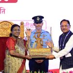 राष्ट्रपति मुर्मू ने जनजातीय संस्कृति व शिल्प को दर्शाते स्टॉलों का अवलोकन किया,पारंपरिक अखरा एवं देवगुड़ी के मॉडल में देवताओं की आराधना भी की